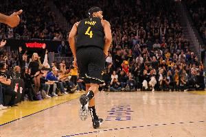 不稳定！穆迪12中4得10分4板1助1断1帽 有3个前场板很积极