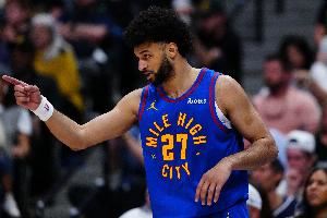 有点铁但无大碍！穆雷14中5&三分8中3拿到17分6助攻 正负值+29